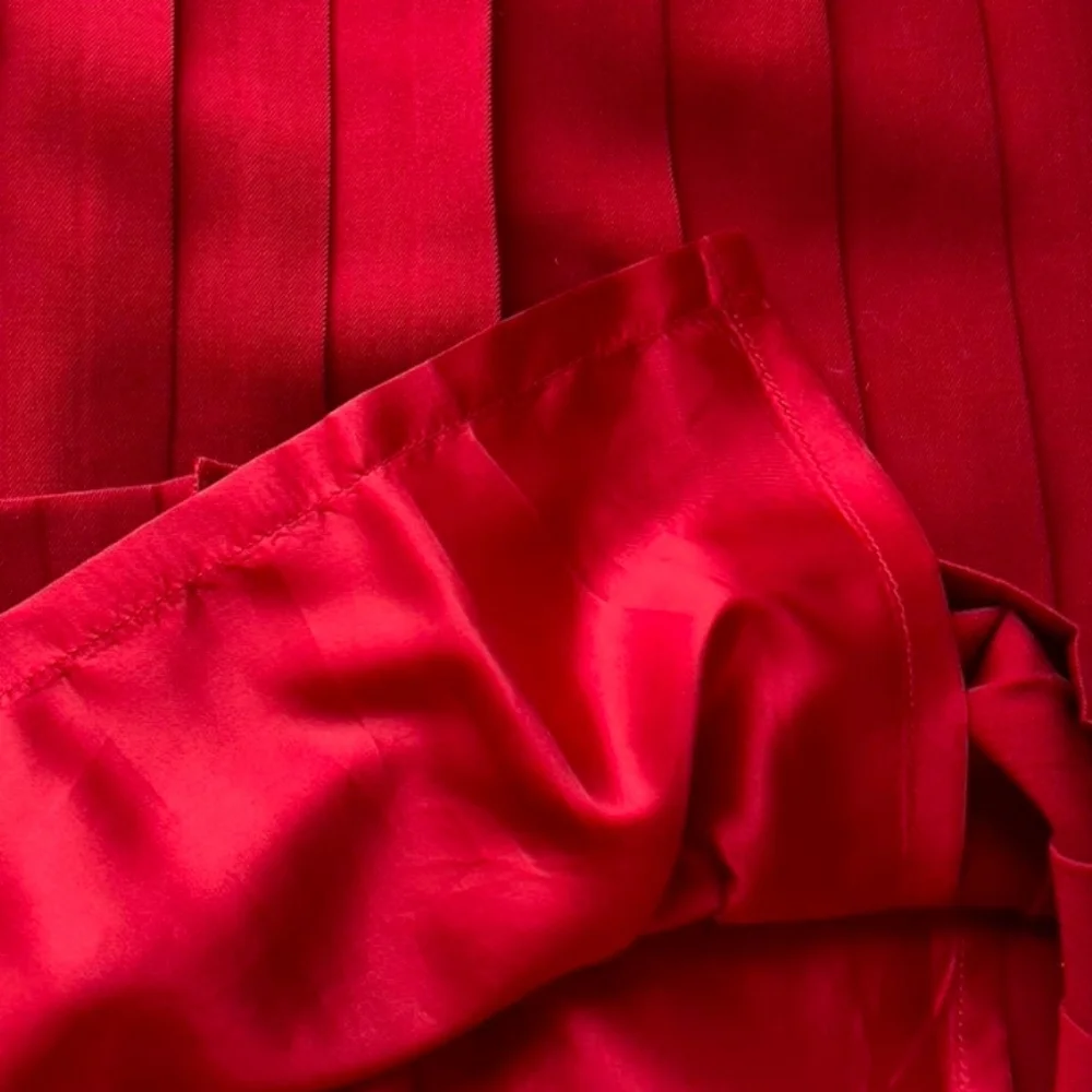 Burberrys Red Fully Lined Cady Pleated Pure Wool Midi Skirt